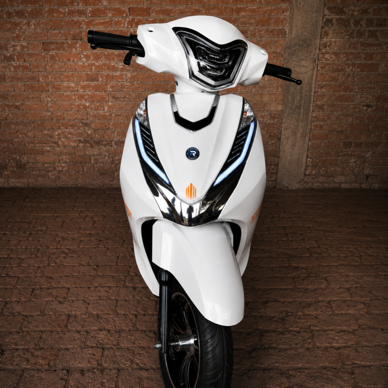 Why Electric Two-Wheelers Are Winning India’s Daily Commute